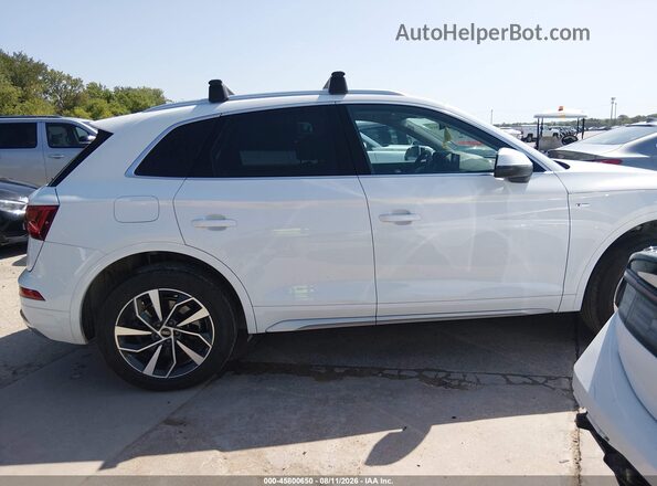 WA1EAAFY1R2083908 2024 AUDI Q5 White Սալոնի հետևի տեսք