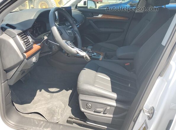 WA1EAAFY2P2146107 2023 AUDI Q5 White Front interior view