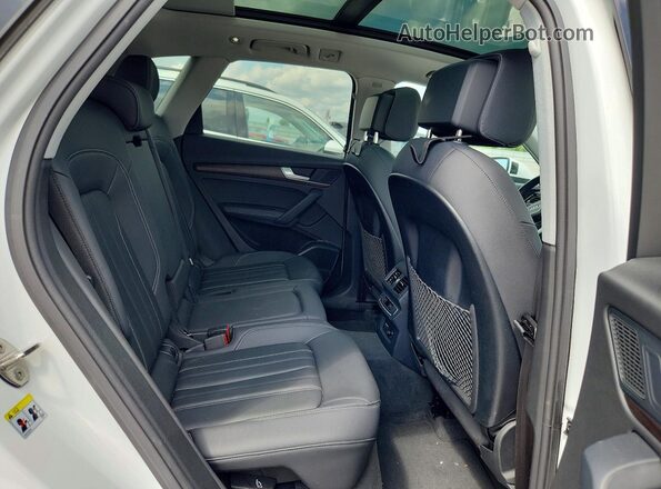 WA1EAAFY4P2194675 2023 AUDI Q5 White Vista de los asientos traseros