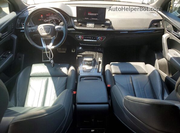 WA1EAAFYXM2082717 2021 AUDI Q5 Black Առջևի վահանակի տեսք