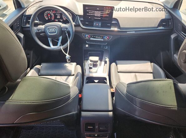 WA1EAAFYXR2148349 2024 AUDI Q5 Gray Dashboard view