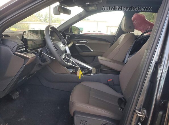 WA1EAAGU1T2011867 2026 AUDI Q5 Gray Вид салону спереду