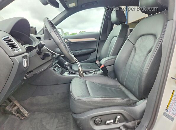 WA1ECCFS3JR032181 2018 AUDI Q3 White Вид салону спереду