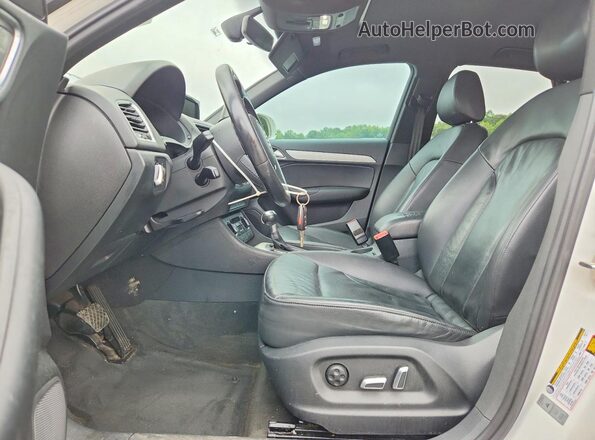 WA1ECCFS4JR022291 2018 AUDI Q3 White Widok wnętrza z przodu
