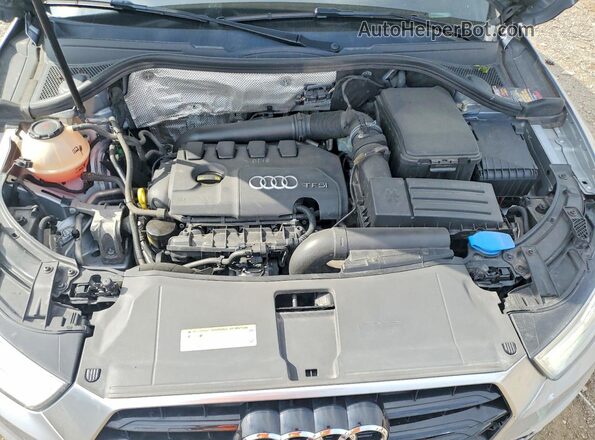 WA1ECCFS9JR020813 2018 AUDI Q3 Silver Widok wnętrza z tyłu
