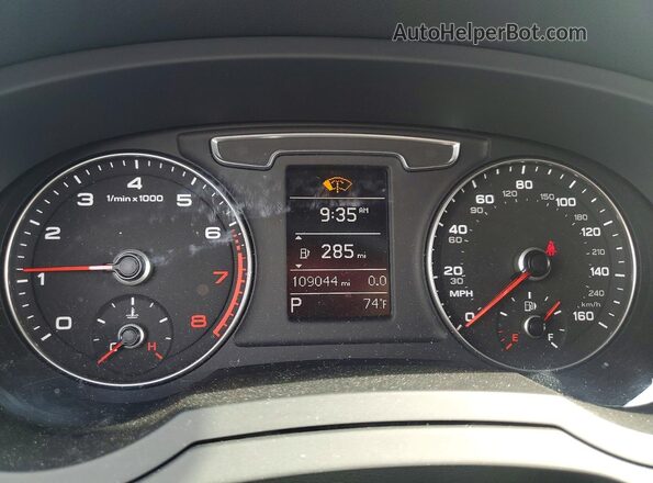 WA1ECCFS9JR020813 2018 AUDI Q3 Silver Widok zestawu wskaźników