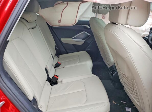 WA1EECF30L1041828 2020 AUDI Q3 Red Սալոնի հետևի տեսք