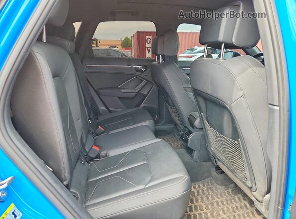 WA1EECF30M1002044 2021 AUDI Q3 Blue Widok wnętrza z tyłu