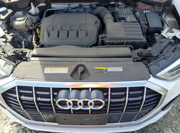 WA1EECF32L1075849 2020 AUDI Q3 White Vista del compartimento del motor