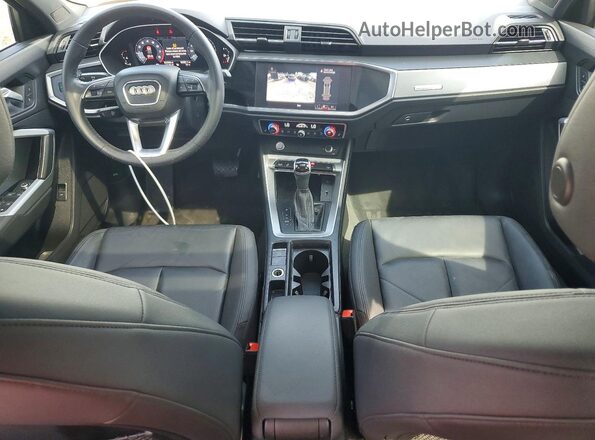 WA1EECF32L1075849 2020 AUDI Q3 White Vista del salpicadero