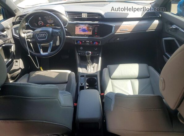 WA1EECF34K1074457 2019 AUDI Q3 Blue Dashboard view