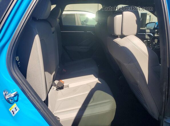 WA1EECF34K1074457 2019 AUDI Q3 Blue Rear seats view