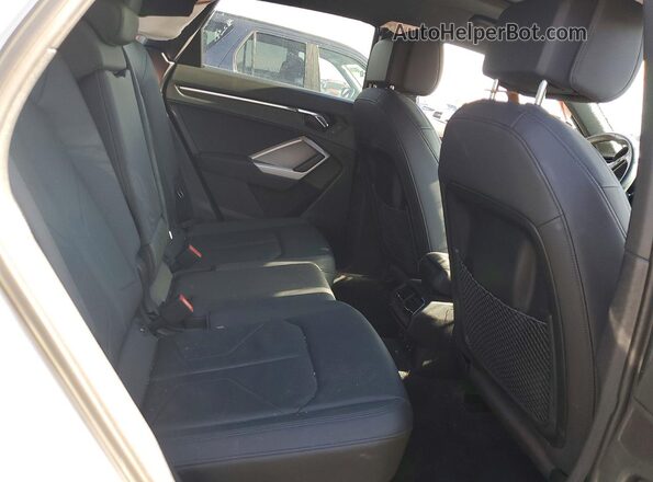 WA1EECF34L1125232 2020 AUDI Q3 White Вид задньої частини салону