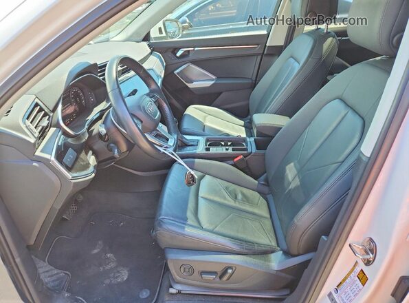 WA1EECF35L1017251 2020 AUDI Q3 Белый Вид салона спереди
