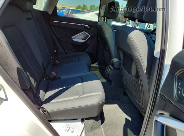 WA1EECF35L1017251 2020 AUDI Q3 Белый Вид задней части салона