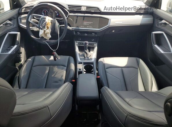 WA1EECF35R1041557 2024 AUDI Q3 White Dashboard view