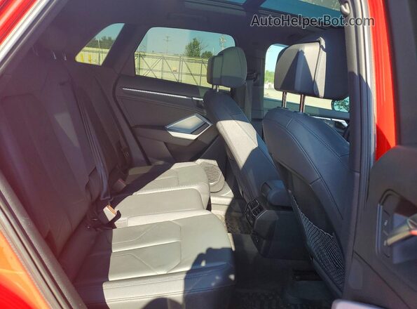 WA1EECF36N1150524 2022 AUDI Q3 Красный Вид задней части салона
