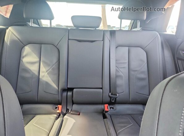 WA1EECF37M1069644 2021 AUDI Q3 White Vista de los asientos traseros