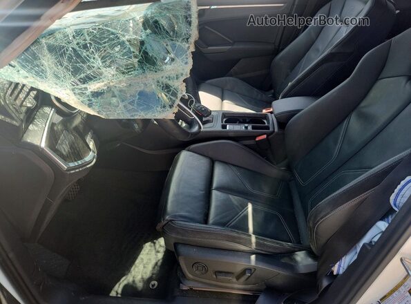 WA1EECF37M1069644 2021 AUDI Q3 White Vista interior delantera