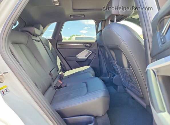 WA1EECF37P1031223 2023 AUDI Q3 White Vista interior trasera