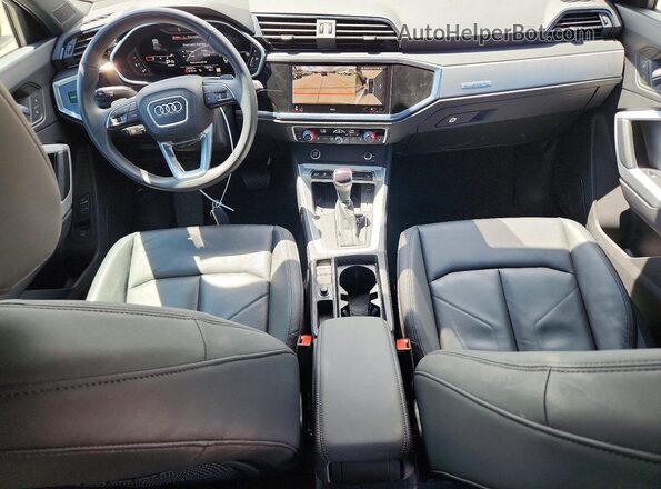 WA1EECF37P1031223 2023 AUDI Q3 White Vista del salpicadero