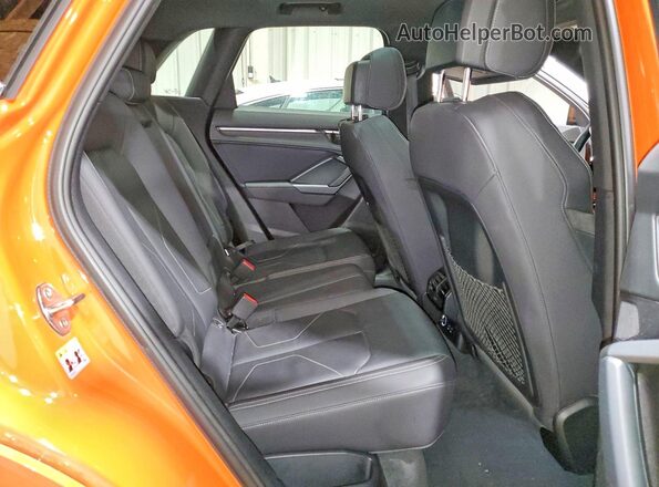 WA1EECF38K1087034 2019 AUDI Q3 Оранжевый Вид задней части салона