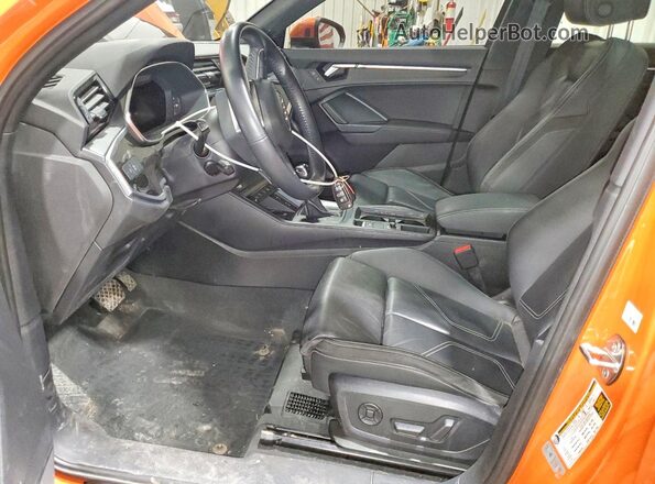 WA1EECF38K1087034 2019 AUDI Q3 Оранжевый Вид салона спереди