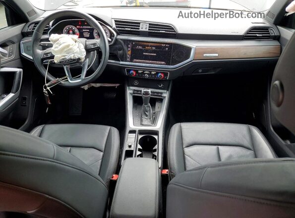 WA1EECF38M1048737 2021 AUDI Q3 Black Widok deski rozdzielczej