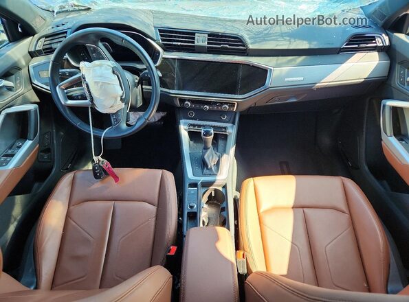 WA1EECF38R1106496 2024 AUDI Q3 Blue Widok deski rozdzielczej
