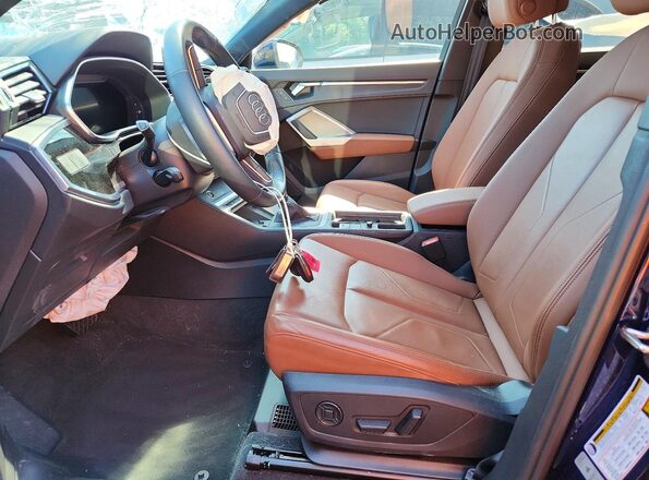 WA1EECF38R1106496 2024 AUDI Q3 Blue Widok wnętrza z przodu