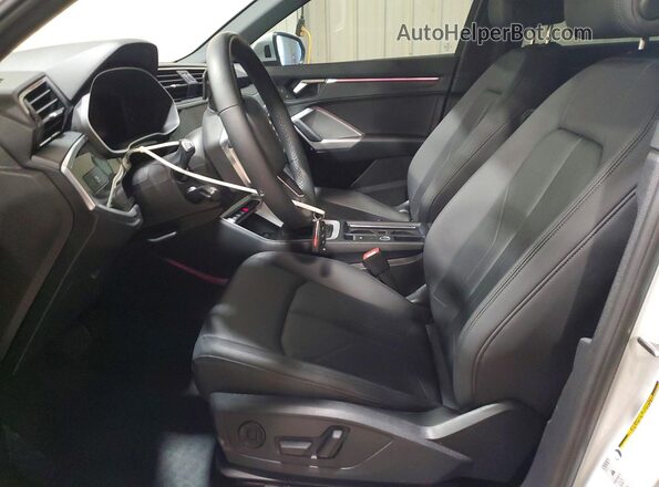 WA1EECF39R1132217 2024 AUDI Q3 White Widok wnętrza z przodu