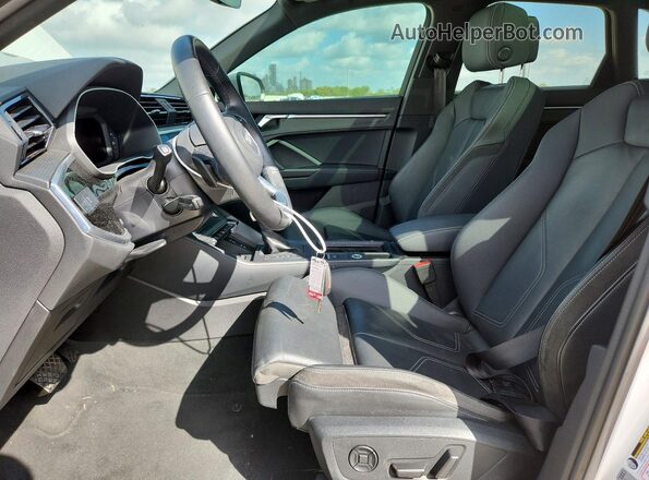 WA1EECF3XN1004711 2022 AUDI Q3 Белый Вид салона спереди