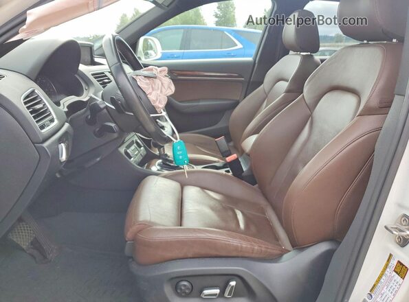 WA1EFCFS2GR004386 2016 AUDI Q3 White Вид салону спереду