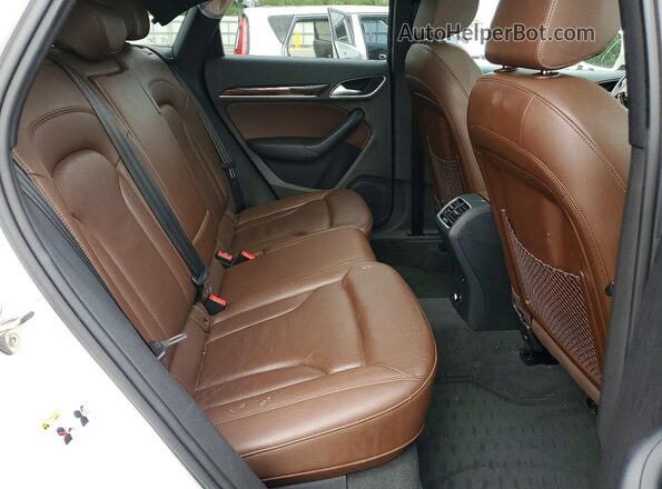 WA1EFCFS2GR004386 2016 AUDI Q3 White Вид задньої частини салону