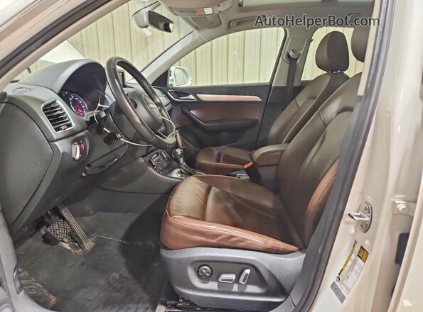 WA1EFCFS9GR019483 2016 AUDI Q3 White Front interior view
