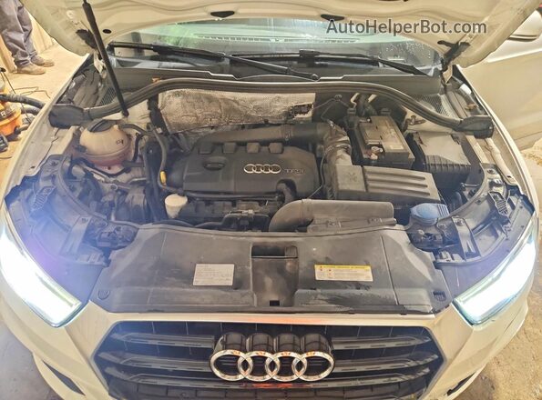 WA1EFCFS9GR019483 2016 AUDI Q3 White Rear interior view