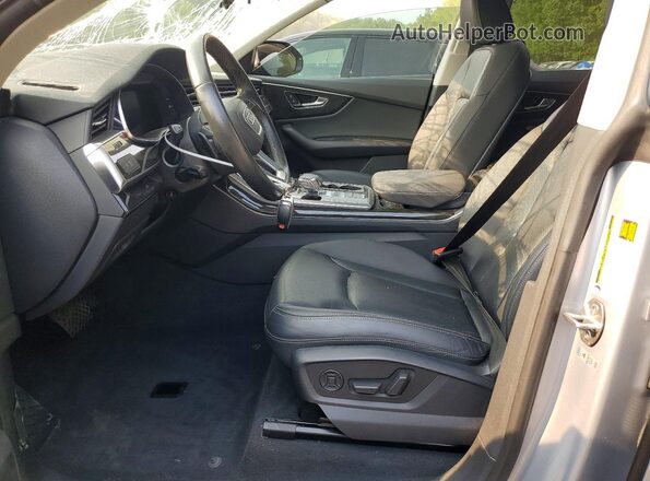 WA1EVAF11MD015628 2021 AUDI Q8 Silver Widok wnętrza z przodu