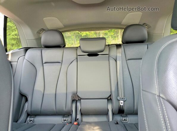 WA1EVAF11MD015628 2021 AUDI Q8 Silver Widok tylnych siedzeń