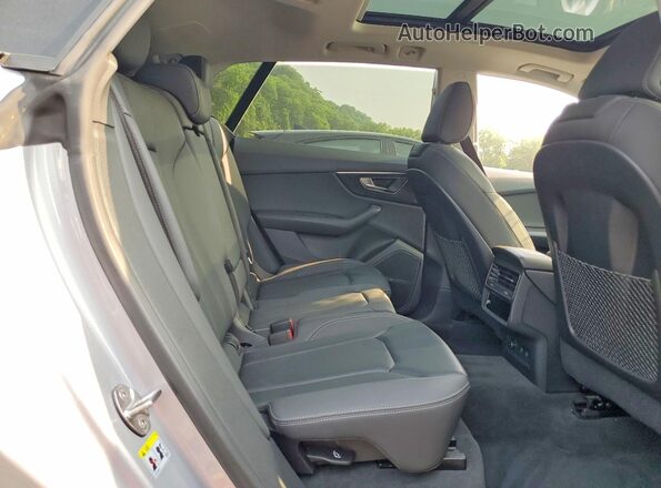 WA1EVAF11MD015628 2021 AUDI Q8 Silver Widok wnętrza z tyłu