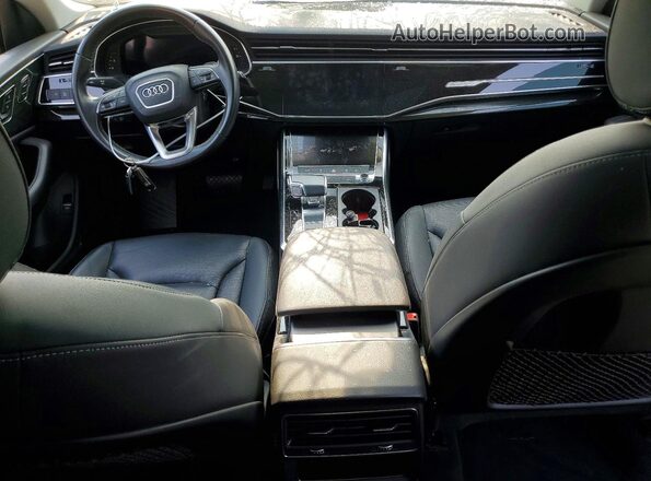 WA1EVAF11MD015628 2021 AUDI Q8 Silver Widok deski rozdzielczej