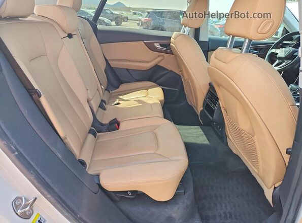 WA1EVAF14KD036700 2019 AUDI Q8 White Vista de los asientos traseros