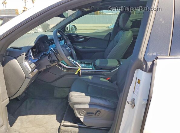 WA1EVBF12SD032764 2025 AUDI Q8 White Widok wnętrza z przodu