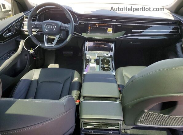 WA1EVBF12SD032764 2025 AUDI Q8 White Widok deski rozdzielczej