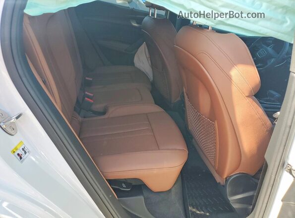 WA1FAAFY6R2018427 2024 AUDI Q5 White Widok wnętrza z tyłu