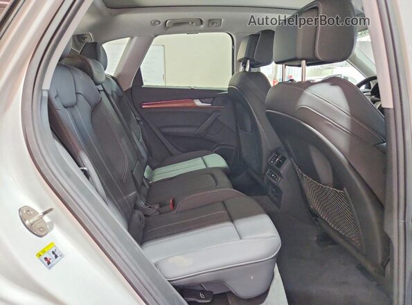 WA1FAAFY7P2182055 2023 AUDI Q5 White Вид задньої частини салону