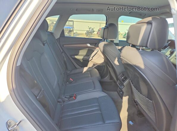 WA1FAAFYXN2055040 2022 AUDI Q5 White Вид задньої частини салону