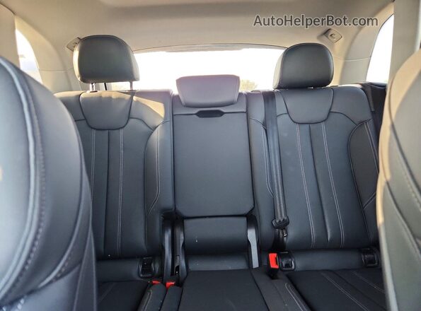 WA1FAAFYXN2055040 2022 AUDI Q5 White Вид задніх сидінь