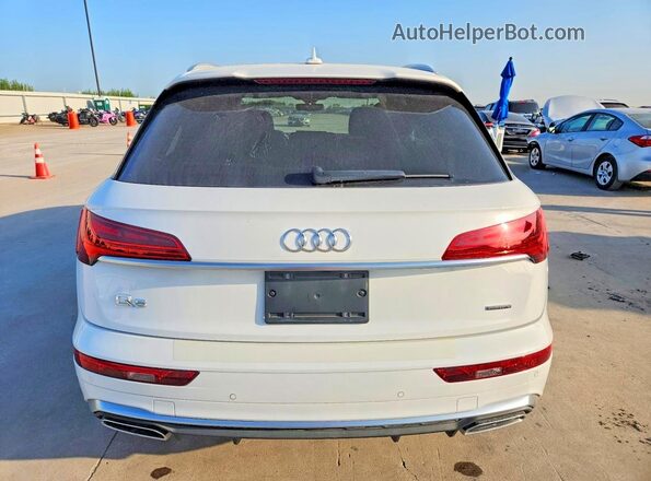 WA1FAAFYXN2055040 2022 AUDI Q5 White Вид ззаду