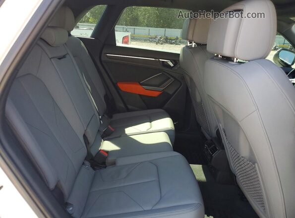 WA1FECF32L1011850 2020 AUDI Q3 White Սալոնի հետևի տեսք