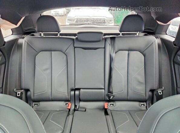 WA1FECF3XR1052011 2024 AUDI Q3 Синий Вид задних сидений
